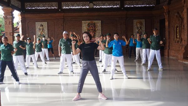 Senam Sehat Bugar di Dusun Belong Desa Sanur Kaja