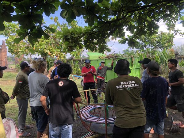 Giat Gotong Royong Kebersihan di Lapangan Letda Made Pica Sisi Selatan