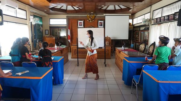 Giat Kelompok Belajar Bahasa Bali oleh Tim Penyuluh Bahasa Bali Provinsi Bali yang bertugas di Desa Sanur Kaja