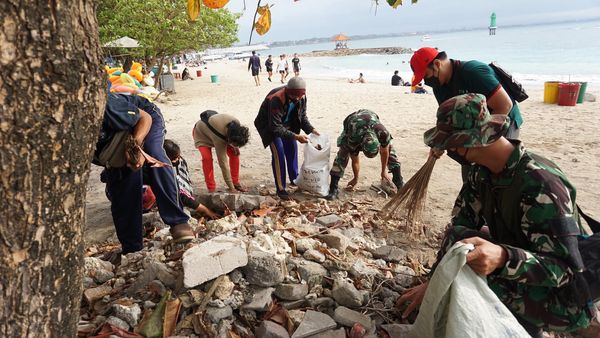 Beach Clean Up! Searangkaian HUT RI - 77 dan HUT Info Densel #5