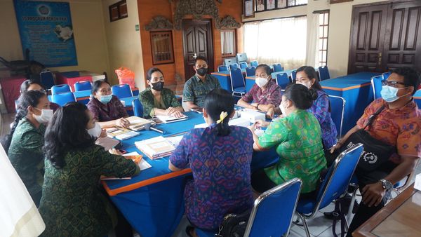 Rapat Koordinasi terkait Usaha Pendapatan Peningkatan Keluarga (UP2K) di Desa Sanur Kaja