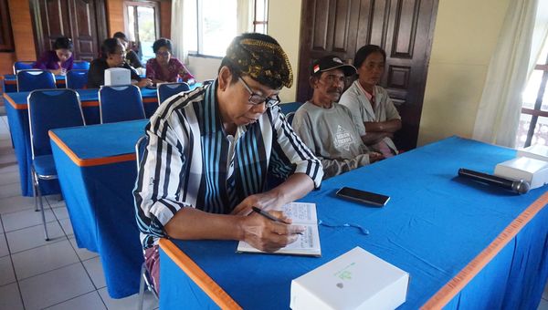 Bimbingan Teknis Ketahanan Pangan Hewani dan Nabati yaitu Budi Daya Terna Lele dan Tanaman Hidroponik