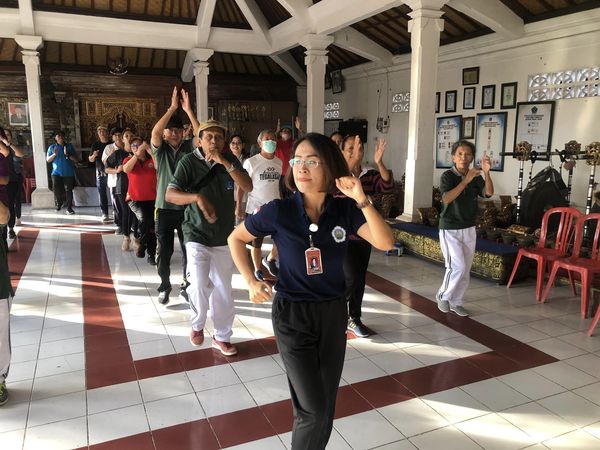 Kegiatan Jumat Senam Sehat Bugar bersama Masyarakat, Lansia dan Puskesmas II Denpasar Selatan