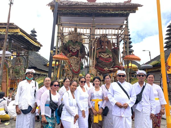 Penganyaran Dari Pemerintah Kota Denpasar bersama Desa Sanur Kaja di Pura Ulun Danu Batur