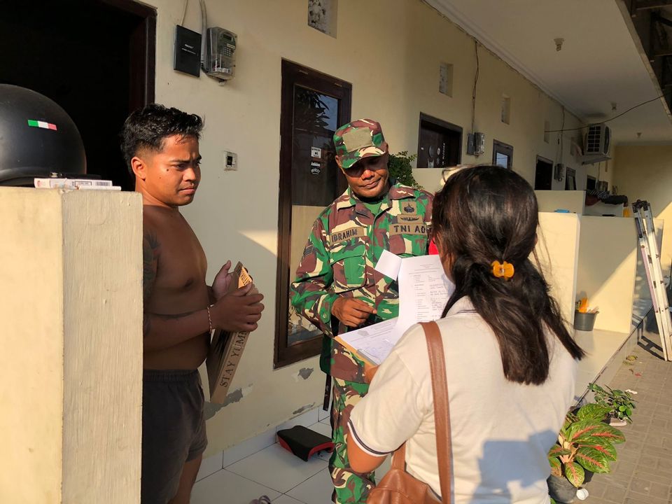 Pendataan Penduduk Non Permanen (Pendatang) di Jl. Danau Beratan Gg. XI dan Gg. XI/I bersama Seluruh jajaran Pemerintahan Desa Sanur Kaja, Babinsa, Bhabinkamtibmas dan Linmas Desa Sanur Kaja