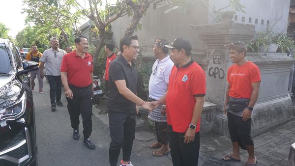 Penyerahan Bantuan Perbaikan RTLH oleh Bapak Wakil Walikota Ke Desa Sanur Kaja