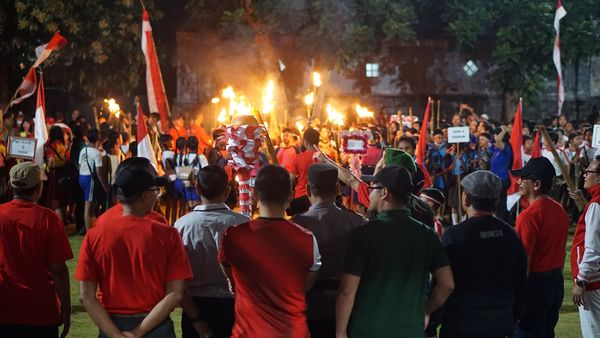 Pawai Obor Se-Sanur di Yayasan Pembangunan Sanur 2024