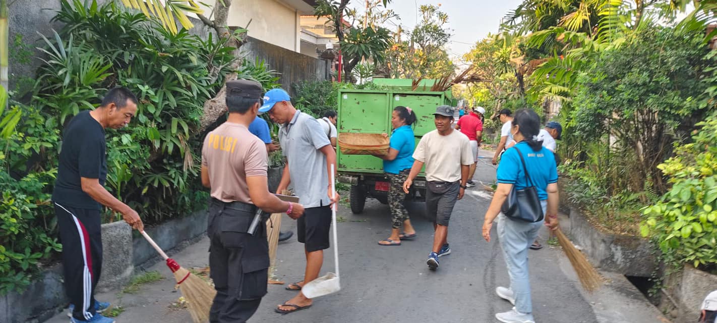Gotong Royong Kebersihan di Lingkungkan Dusun Belong dalam Rangka Persiapan Lomba PSN