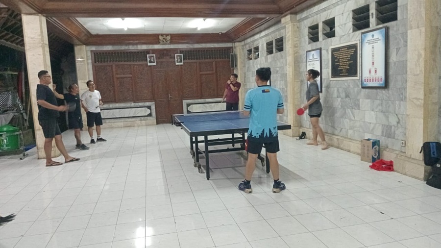 Latihan Tenis Meja dalam Rangka Mengikuti Turnamen Tenis Meja antar Perangkat Desa yang diadakan oleh Pemerintah Kota Denpasar