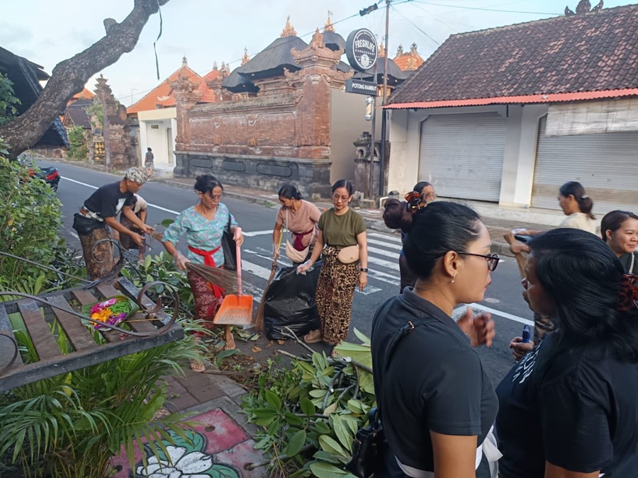  Giat Gotong Royong Kebersihan di Br. Langon 