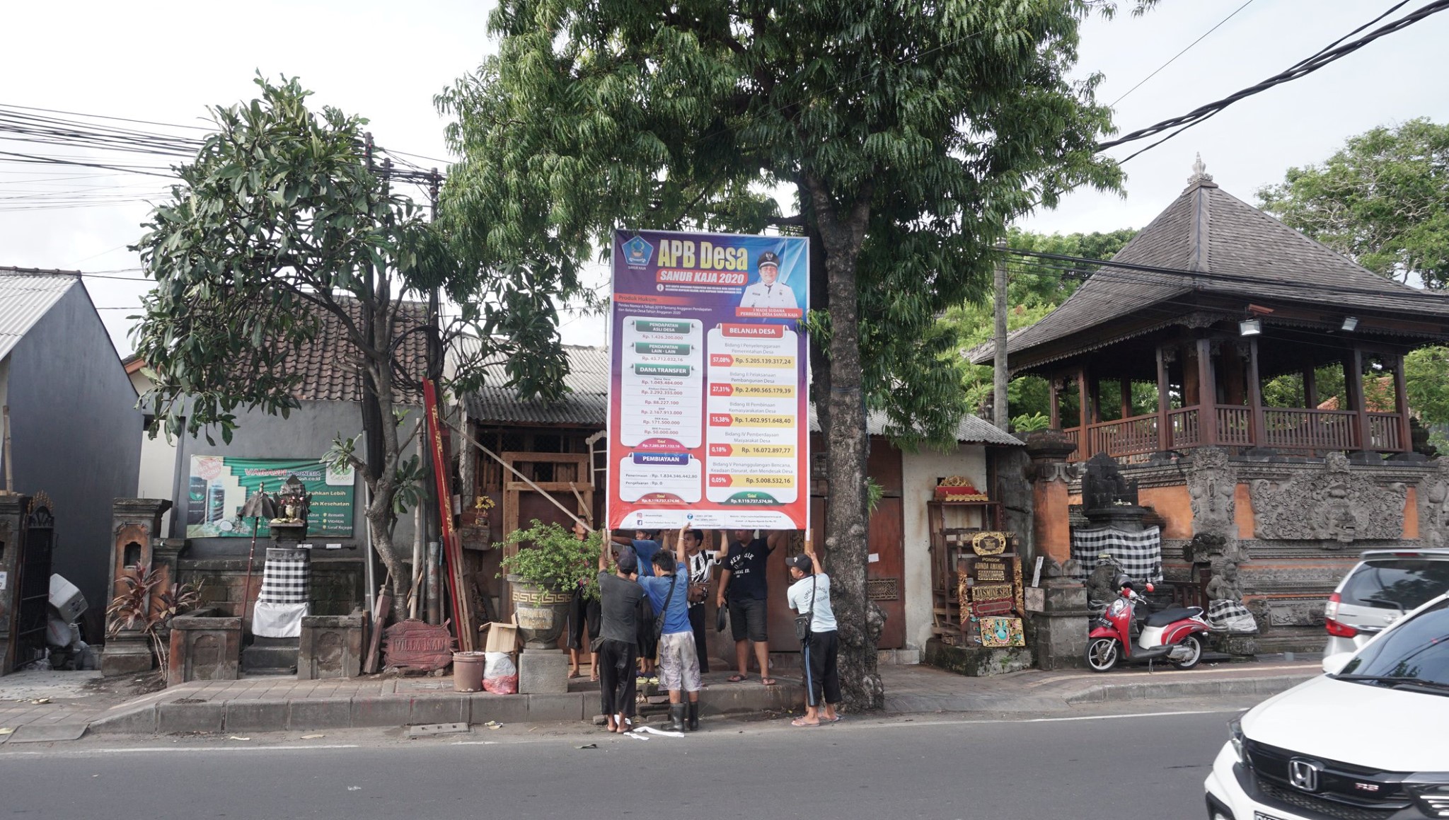 PEMASANGAN BALIHO APBDESA TH 2020 DI 4 TITIK DI DESA SANUR KAJA.