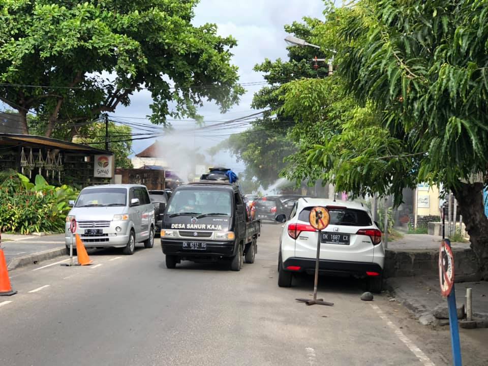 Penyemprotan Disinfektan di Wilayah Desa Sanur Kaja