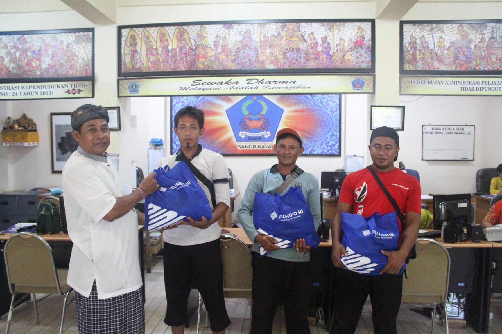 Penyeraha Bantuan dari PT.Pelindo III Beno 