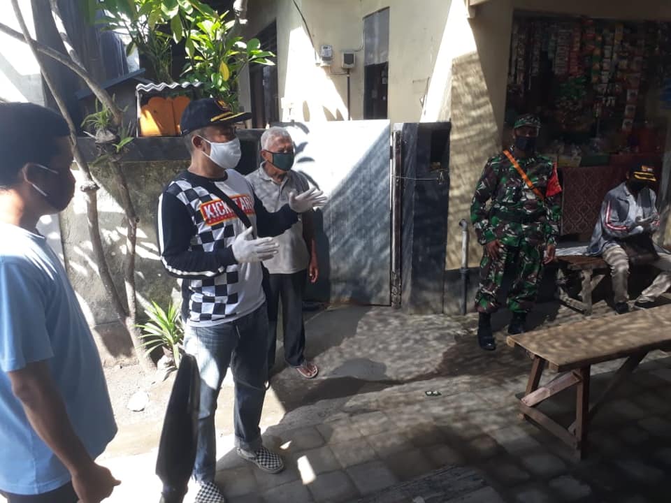 Mengedukasi tentang covid-19 kepada warga yg baru datang dari luar bali di wilayah Tukad Nyali