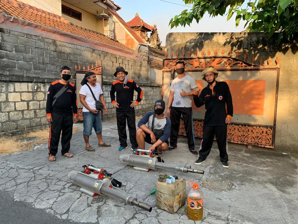GIAT FOGGING FOCUS DI DUSUN PEKANDELAN & DUSUN ANGGARKASIH, KEPALA DUSUN SEMPROT FOGGING RUMAH WARGA!
