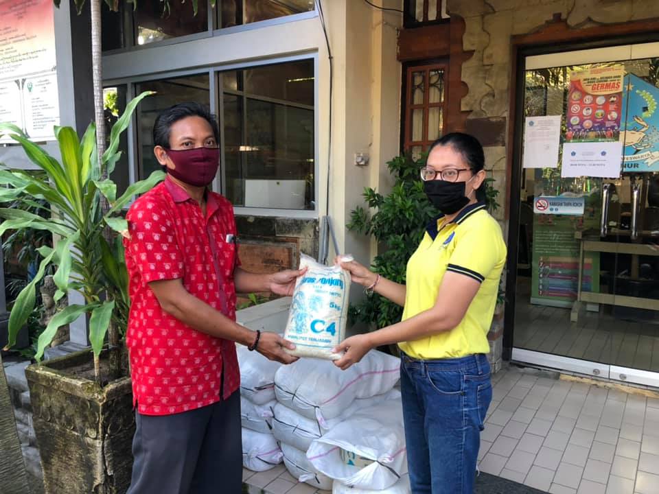 Penyerahan Bantuan CSR Berupa Sembako dari Wirasana Rent Car