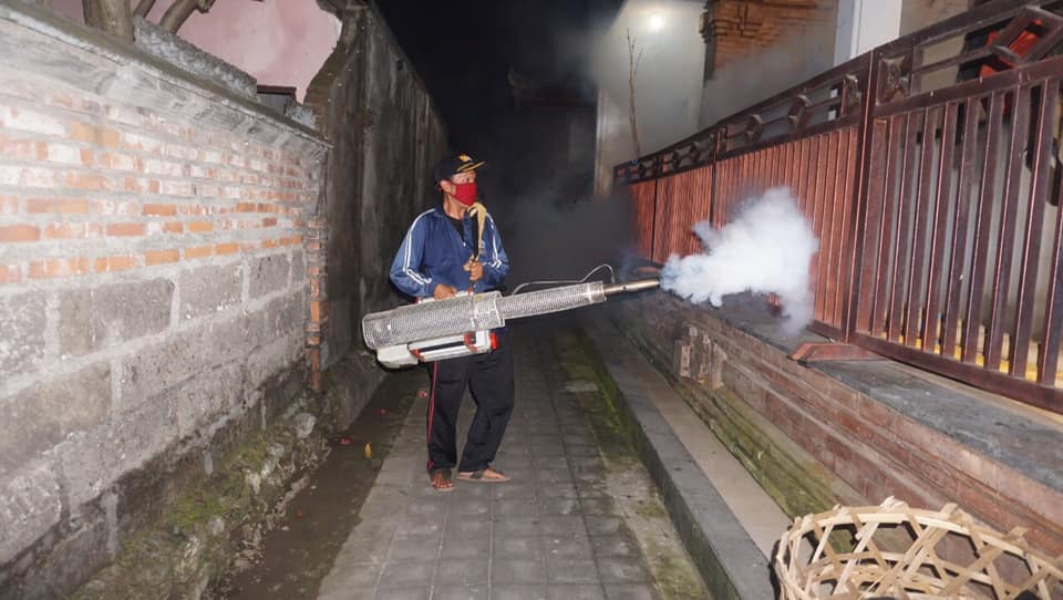 Fogging bersama Karang Taruna Kota Denpasar dan Karang Taruna Asta Dharma