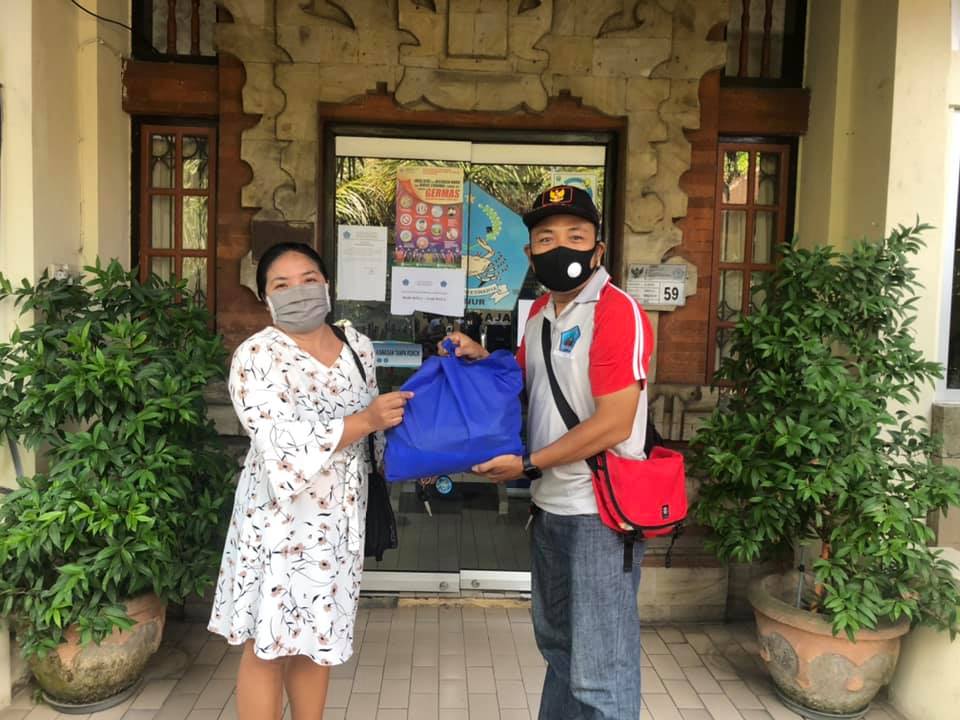 Penyerahan CSR (Corporate Social Responsibility) berupa sembako kepada masyarakat Dusun Wirasana