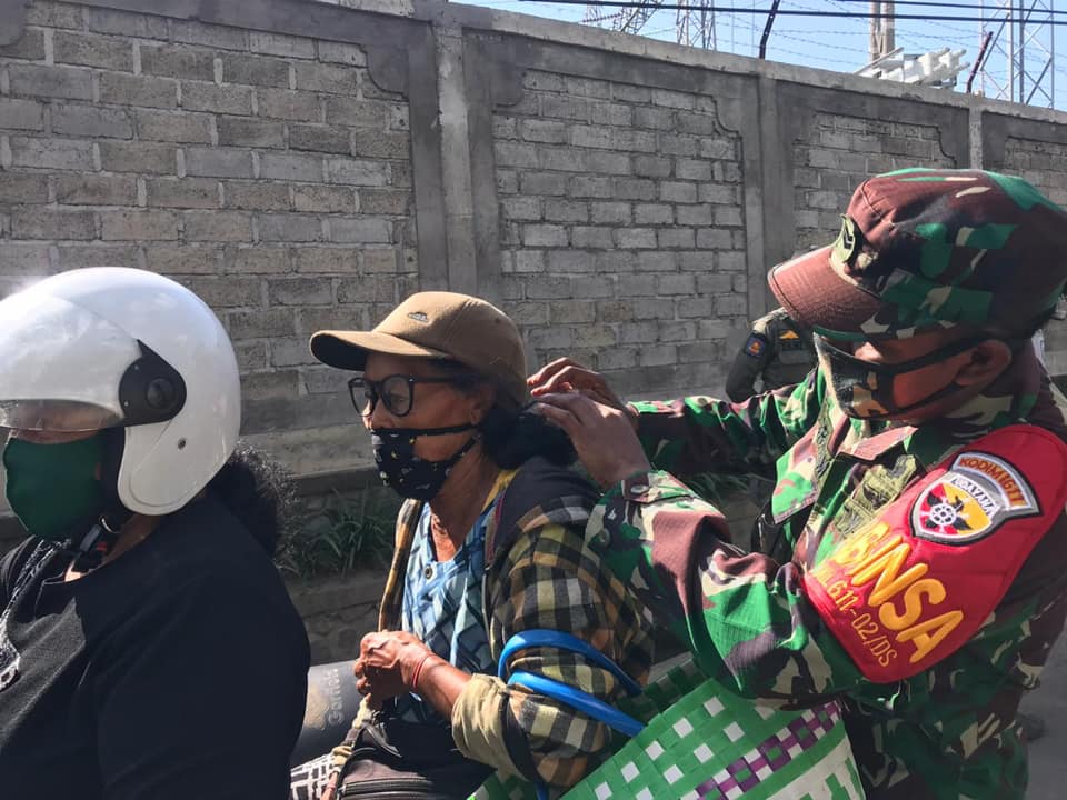 Pelaksanaan Pembatasan Kegiatan Masyarakat (PKM) hari Ke 6 di Jalan Tukad Nyali