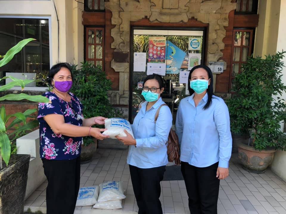Penyerahan CSR (Corporate Social Responsibility) berupa bantuan beras dari SPBU Matahari Terbit