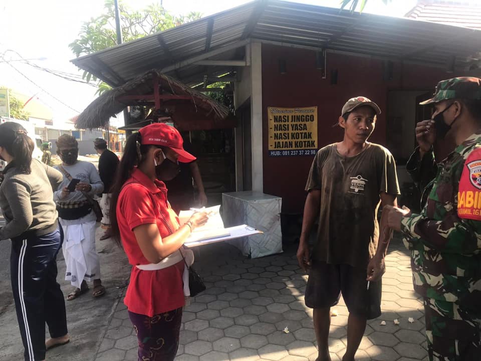 Pelaksanaan Pembatasan Kegiatan Masyarakat (PKM) hari Ke X di Jalan Sedap Malam (Depan Gg. Nuansa) 