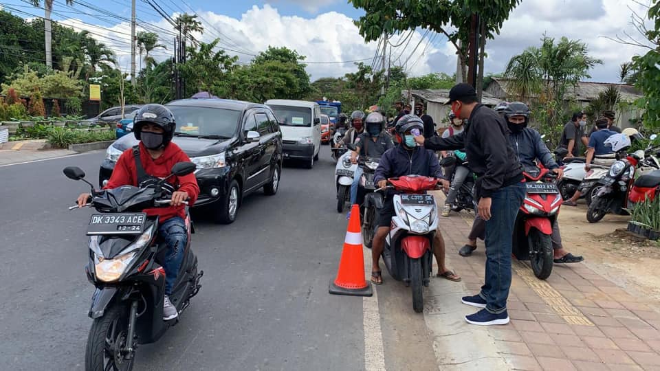 Pelaksanaan Pembatasan Kegiatan Masyarakat (PKM) di Jalan Hangtuah