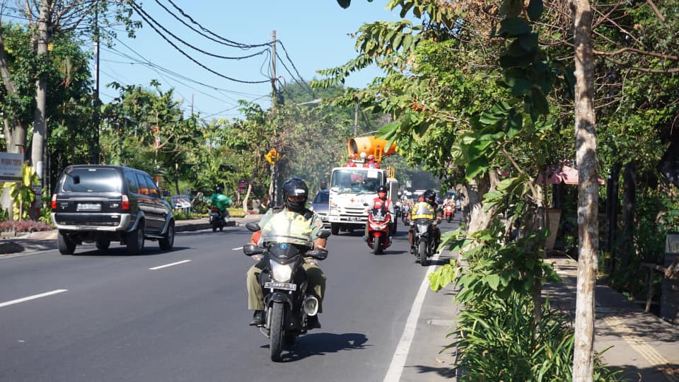Penyemprotan Disinfektan bersama PMI Kota Denpasar di Wilayah Desa Sanur Kaja