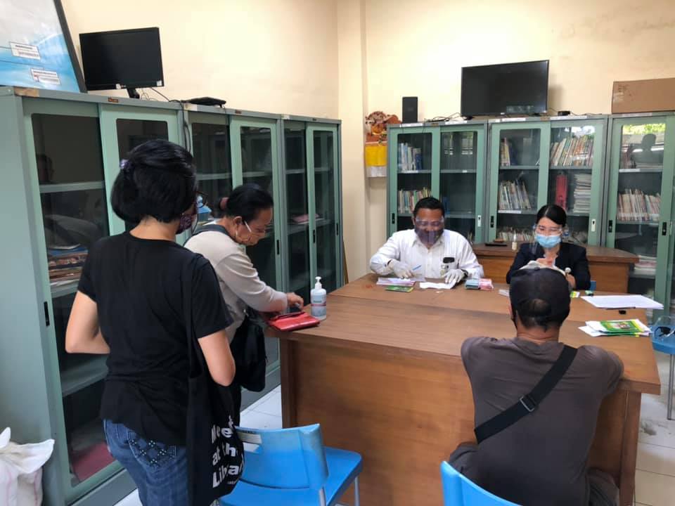 Pembagian BLT Sektor Informal Kota Denpaar