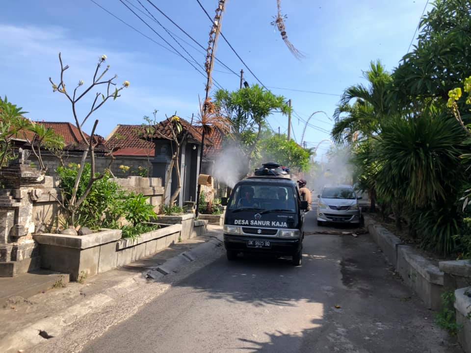 Penyemprotan Disinfektan Wilayah di Desa Sanur Kaja