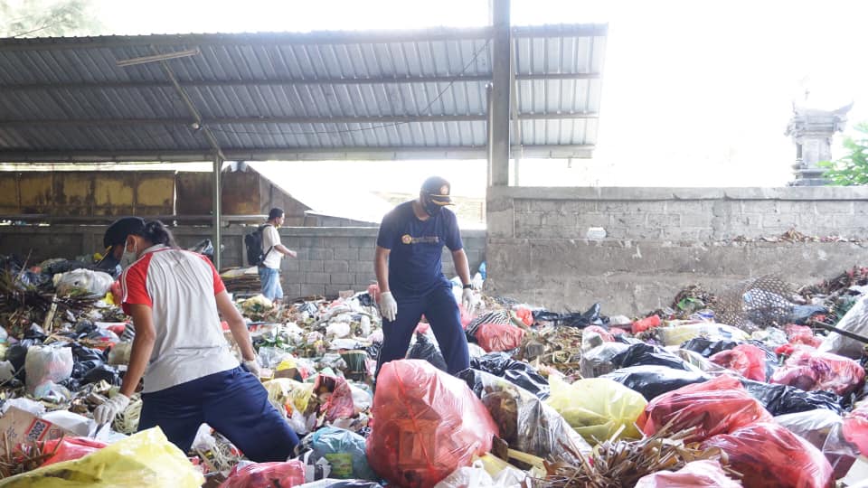 Kegiatan World Clean Up Day serta Gerakan Semesta Berencana Bali Resik Sampah