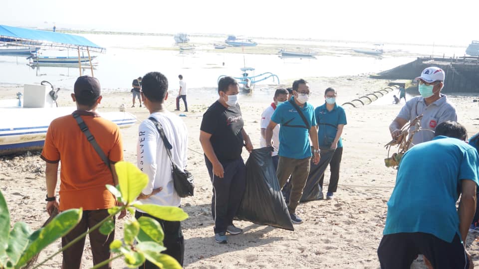 JUMAT BERSIH DESA SANUR KAJA BERSAMA PEMERINTAH DESA SANUR KAJA, LPM, TP.PKK & KARANG TARUNA ASTHA DHARMA