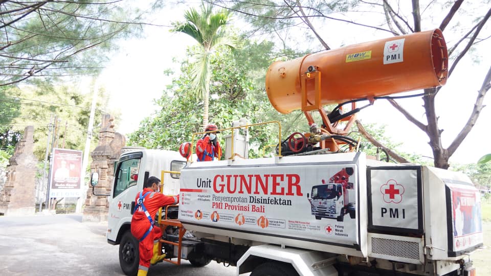 Penyemprotan Disinfektan Wilayah di Desa Sanur Kaja
