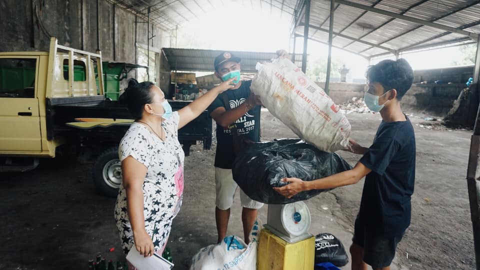 Tiap Jumat! Bank Sampah Karang Taruna Asta Dharma Sanur Kaja