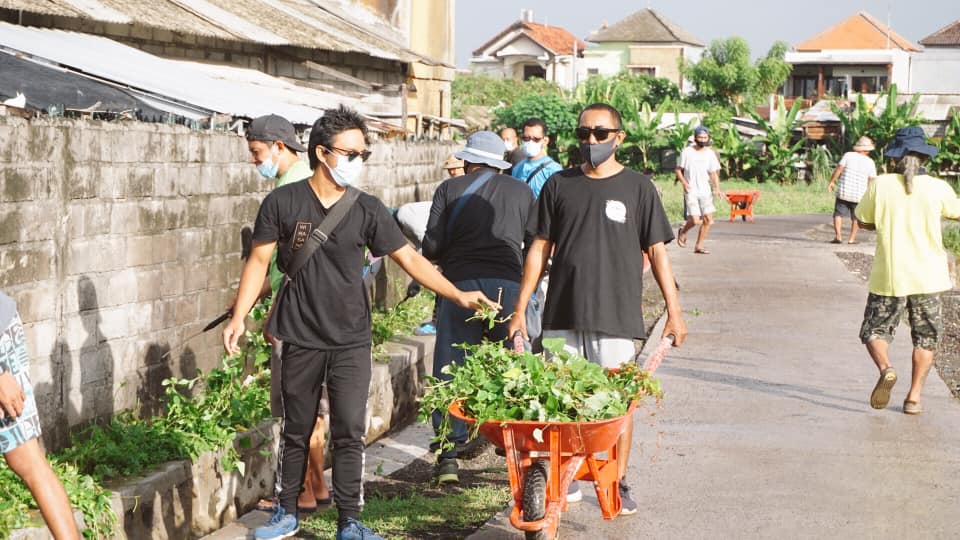 PADAT KARYA TUNAI (PKT) DI JALAN USAHA TANI  Gg. MERDUKUMALA.