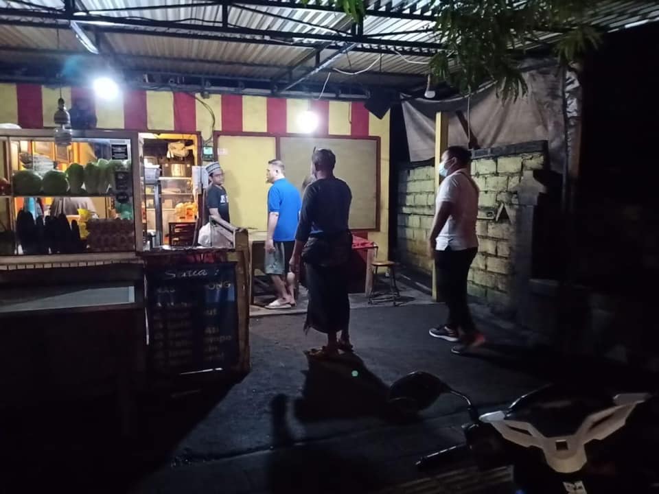 Patroli Pembatasan Kegiatan Masyarakat (PKM) di  Wilayah Desa Sanur Kaja 