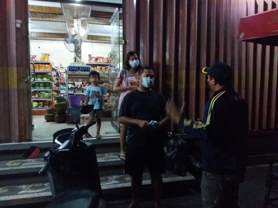 Patroli Pembatasan Kegiatan Masyarakat (PKM) di  Wilayah Desa Sanur Kaja 