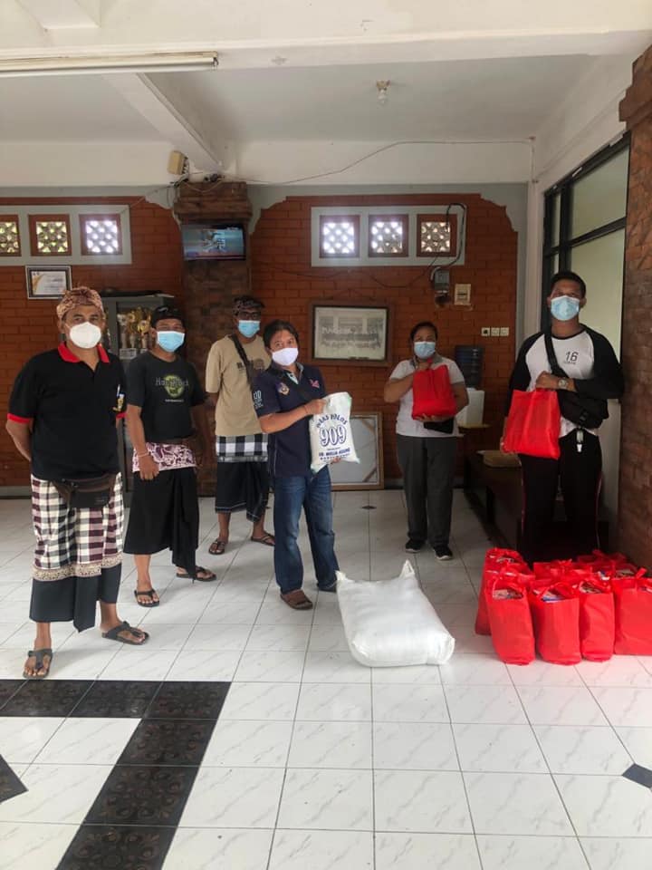 Pemberian Sembako kepada masyarakat yang melaksanakan Isolasi Mandiri