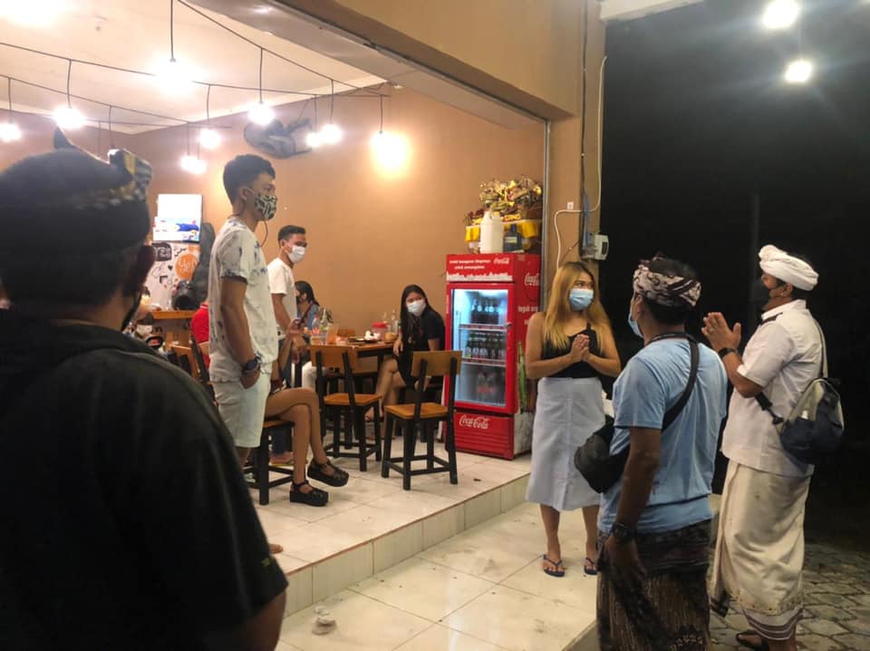 Patroli Pembatasan Kegiatan Masyarakat (PKM) di  Wilayah Desa Sanur Kaja 