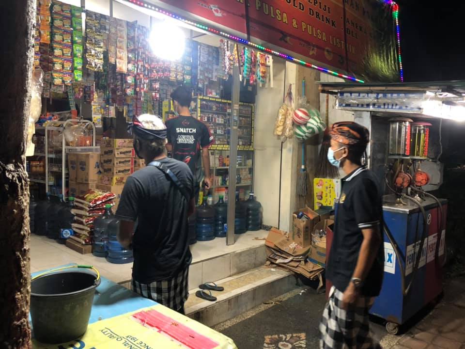 Patroli Pembatasan Kegiatan Masyarakat (PKM) di  Wilayah Desa Sanur Kaja 