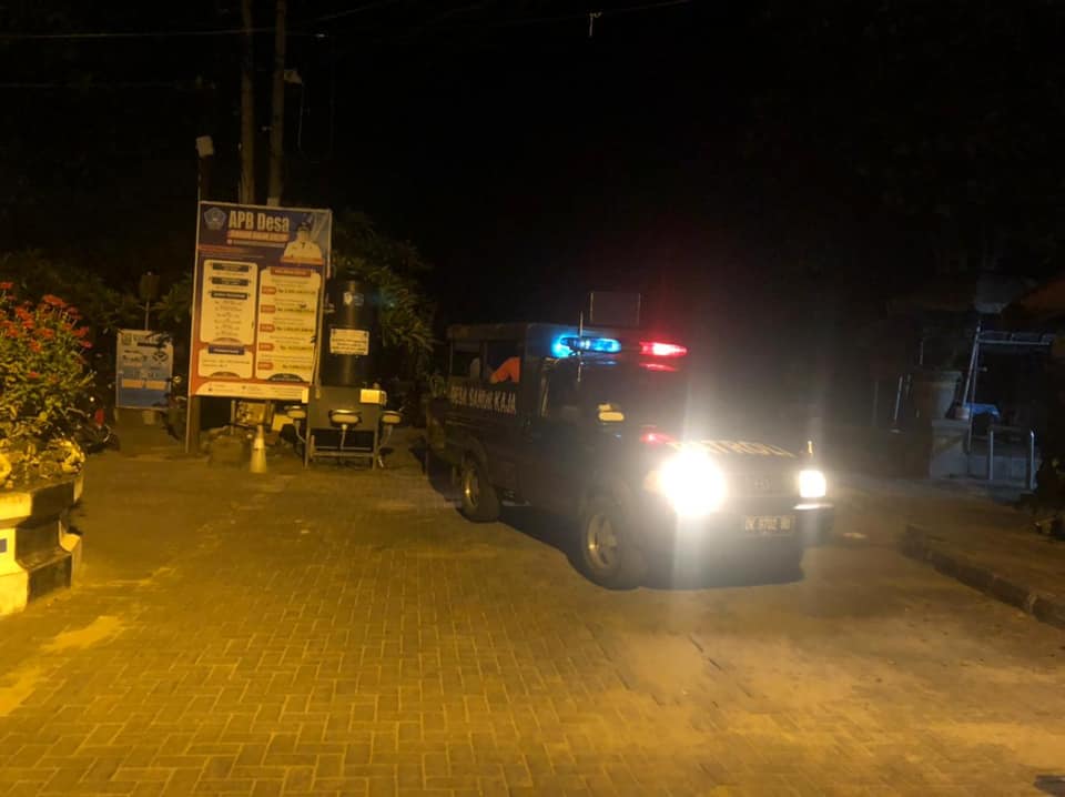 Patroli Pembatasan Kegiatan Masyarakat (PKM) di  Wilayah Desa Sanur Kaja 
