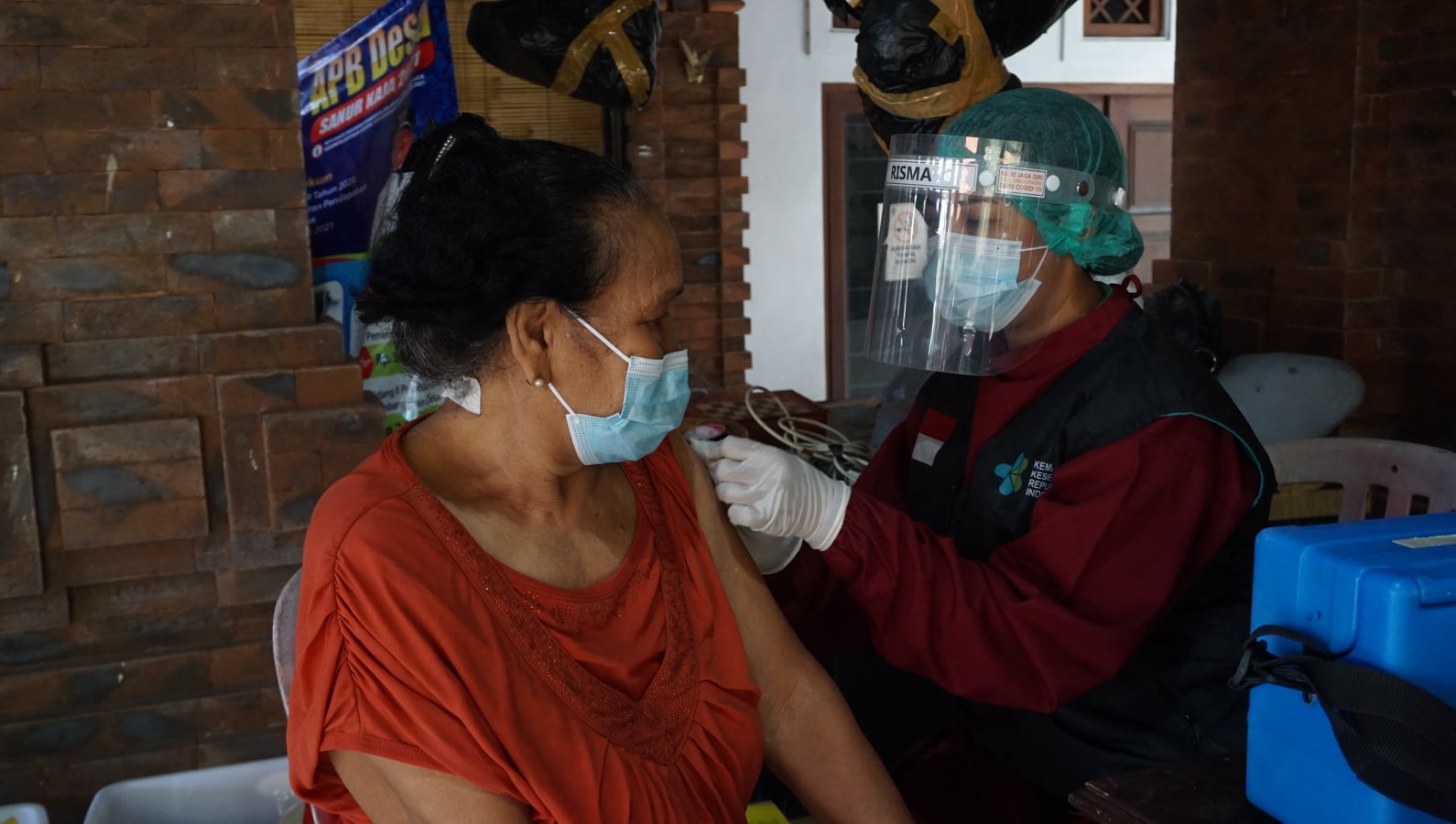 Vaksinasi Massal COVID-19 di Desa Sanur Kaja