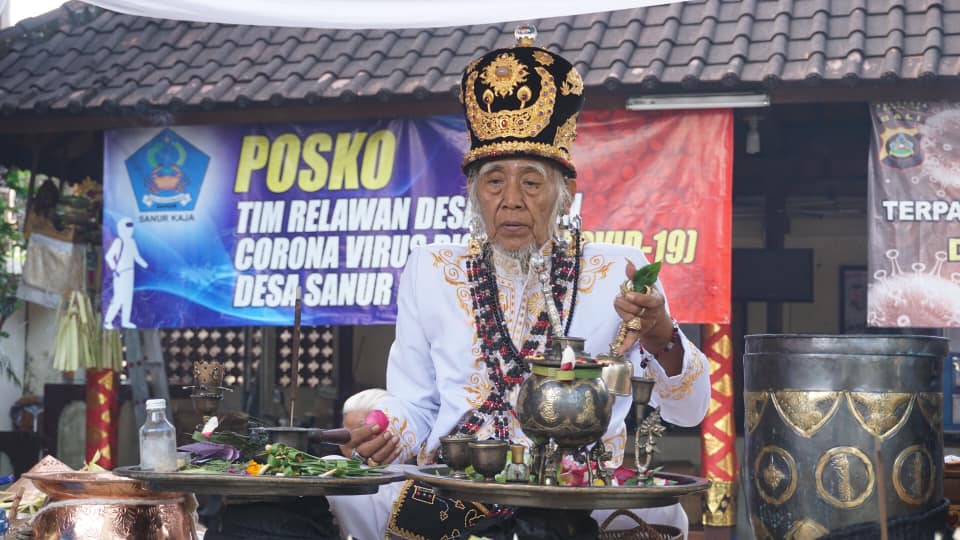 Piodalan di Kantor Perbekel Desa Sanur Kaja