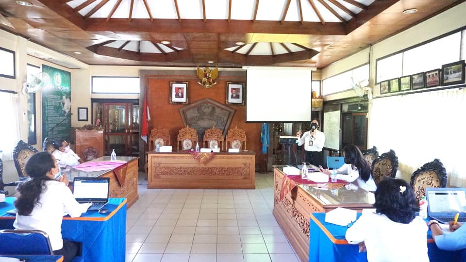 Pelatihan Tahap II Aplikasi Sicantik bersama PKK Desa Sanur Kaja
