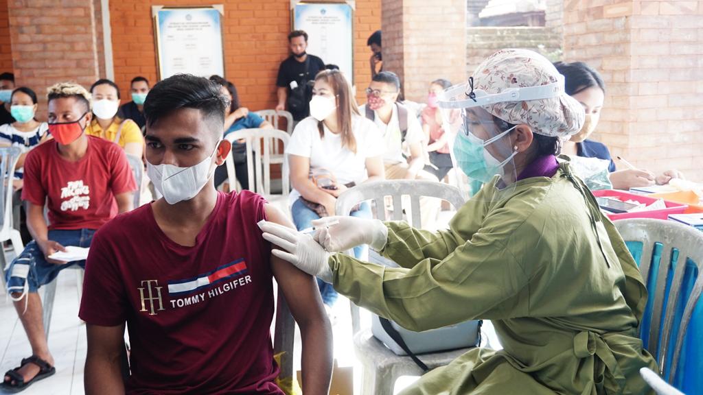 Vaksinasi Susulan Astrazeneca di Desa Sanur Kaja sejumlah 96 Injeksi