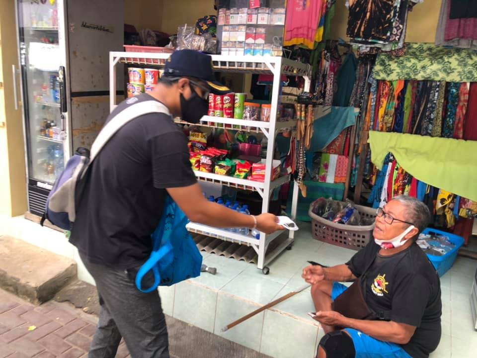Giat Jumat Sehat sekaligus memberikan Masker & Edukasi mengenai Protokol Kesehatan kepada Masyarakat