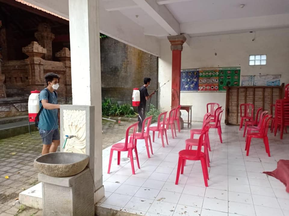 Penyemprotan Disinfektan di Wilayah Desa Sanur Kaja