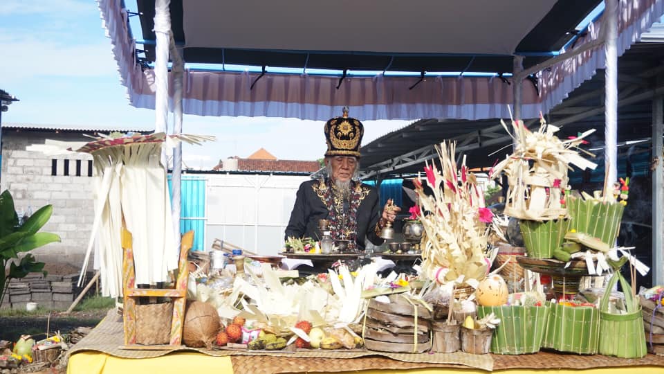 Melaspas lan Mecaru di Jalan Merdukumala 