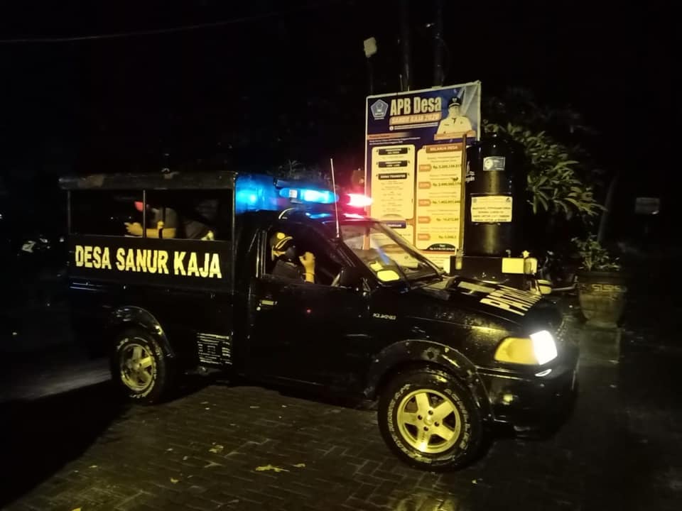 Patroli Pembatasan Kegiatan Masyarakat (PKM) di Wilayah Desa Sanur Kaja