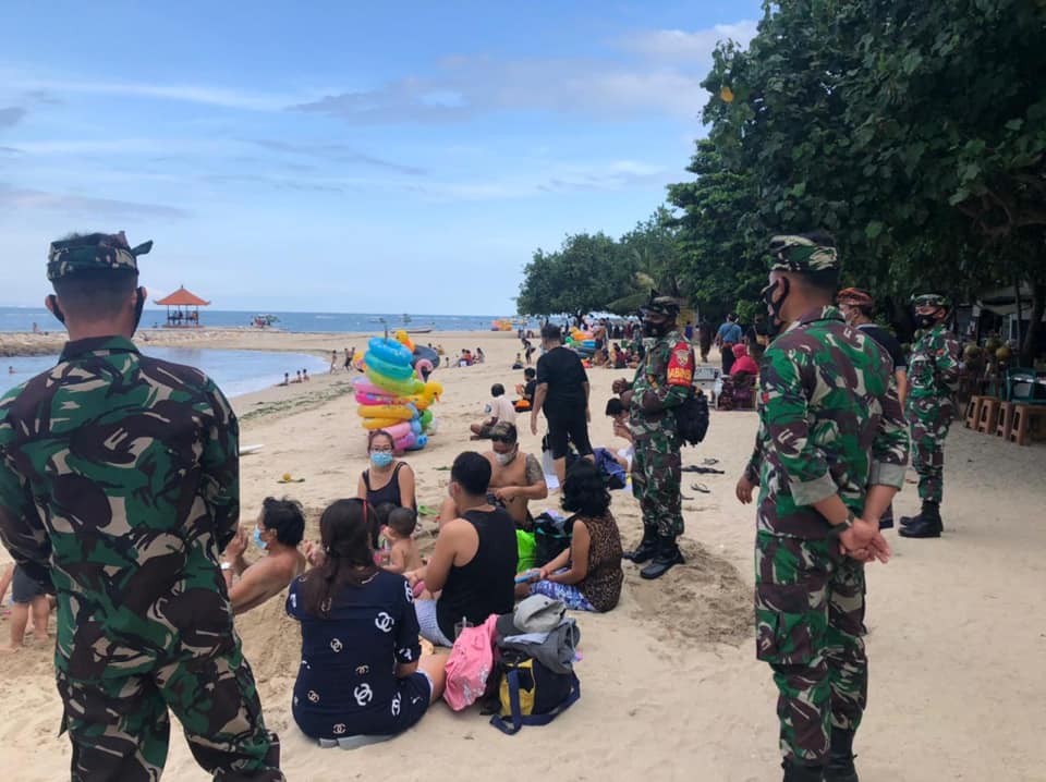 Patroli Pembatasan Kegiatan Masyarakat (PKM) di Wilayah Desa Sanur Kaja
