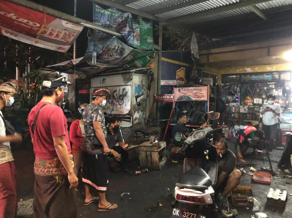Patroli Pembatan Kegiatan Masyarakat (PKM) di Wilayah Desa Sanur Kaja